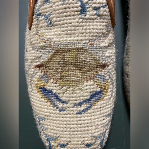 New Larkspur Collection Crab needlepoint loafer - Picture 2 of 5